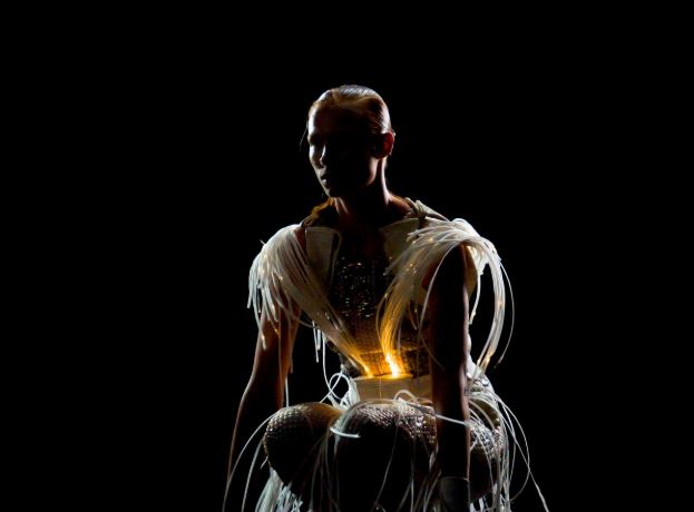 “A luz tem emoção, assim como o tecido tem textura.”